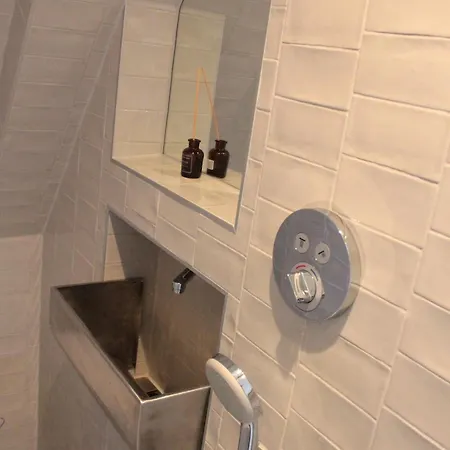 Kleine Wolke - Dachgeschoss Mit Klimaanlage Und Ausblick Leipzig